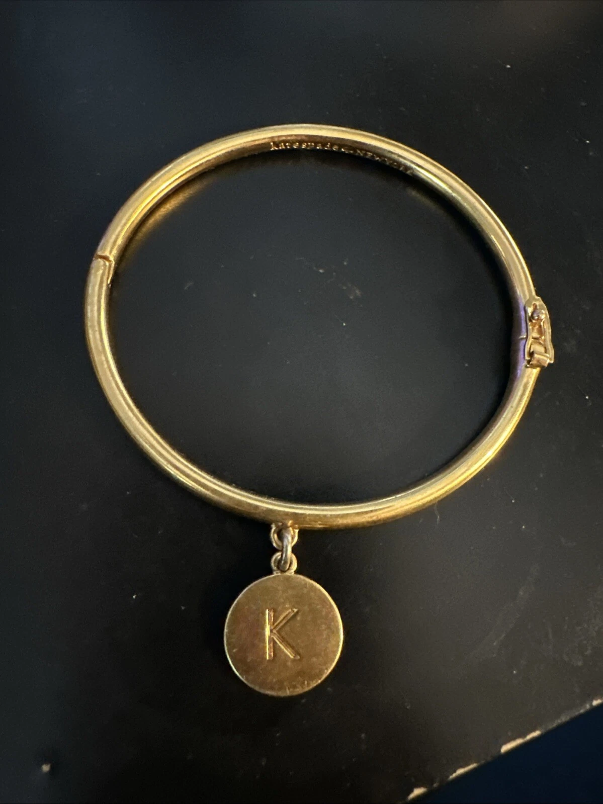 Bracciale magnetico Kate Spade placcato oro lettera K uno su un milione