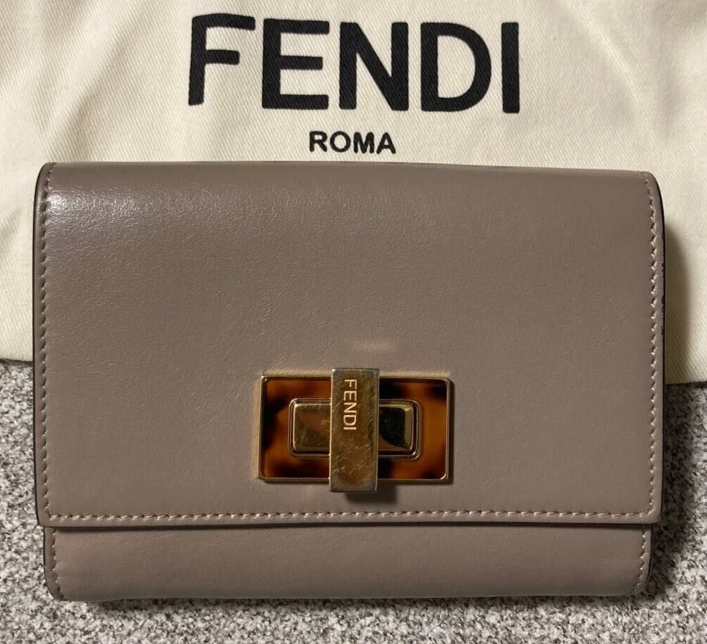 peekaboo wallet