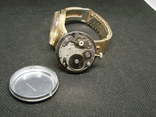 VINTAGE SWISS MENS "MANSON" CALENDAR WRISTWATCH ! - Picture 3 of 3