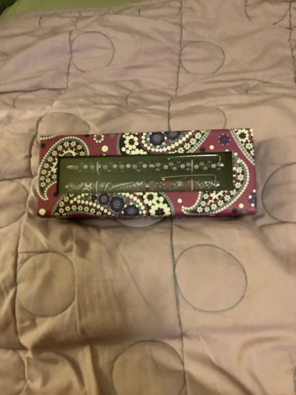 NWT Vera Bradley  Perfect Match Pen & Pencil Set. Boysenberry. Black Ink.