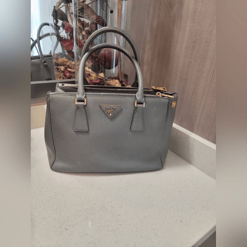 値下げPRADA SAFFIANOLUX Pre-Loved Prada Medium Saffiano Lux Galleria Double Zip