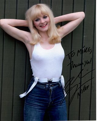 ALISON ARNGRIM HAND SIGNED 8x10 COLOR PHOTO+COA VERY SEXY POSE TO MIKE