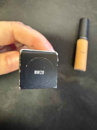 MAC Select Moisturecover Concealer, NIB, NW20 - Picture 4 of 4