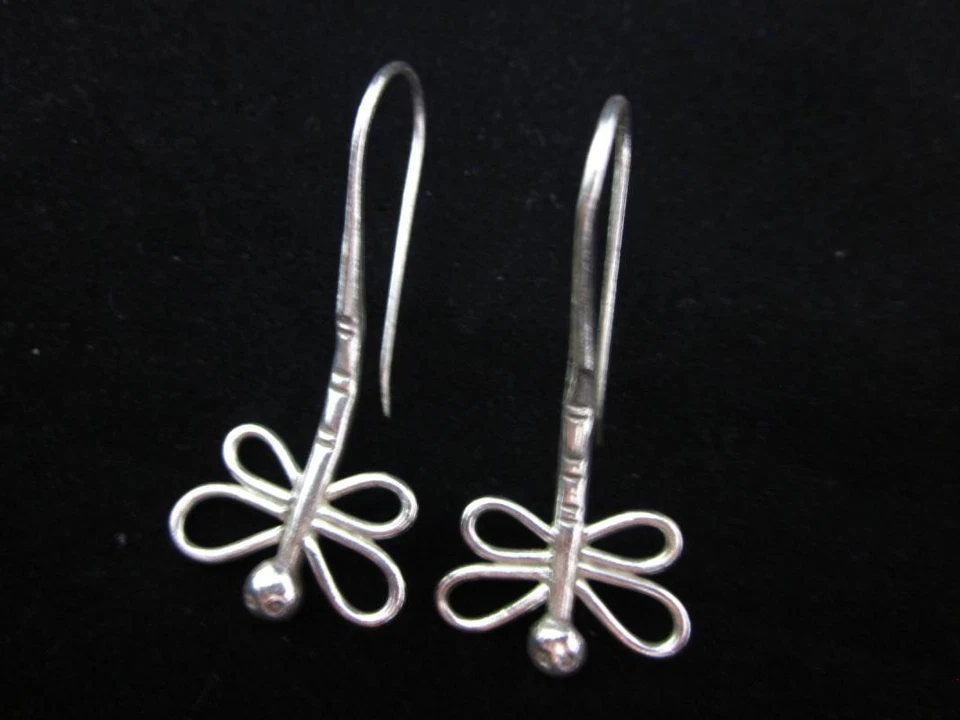 Pendientes Thai Hill Tribe Plata Fina Hechos a Mano en Forma de Libélula Cabeza Abajo Foto 3 de 4