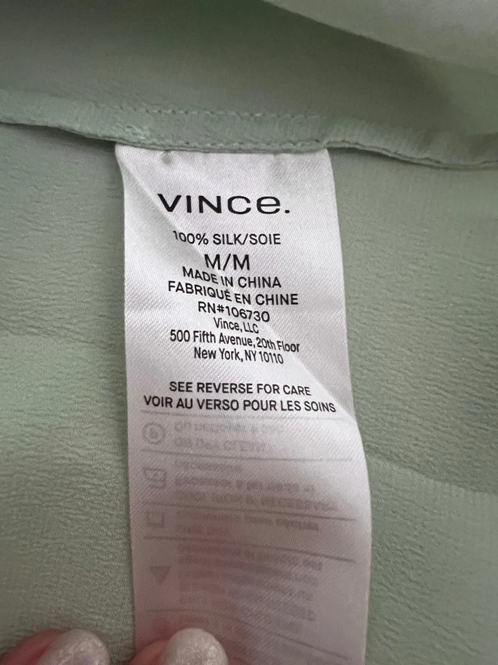 Blusa Feminina de Cetim – Verde Claro Perfeito, Manga Curta, Elegante e Macia - Imagem 3 de 3