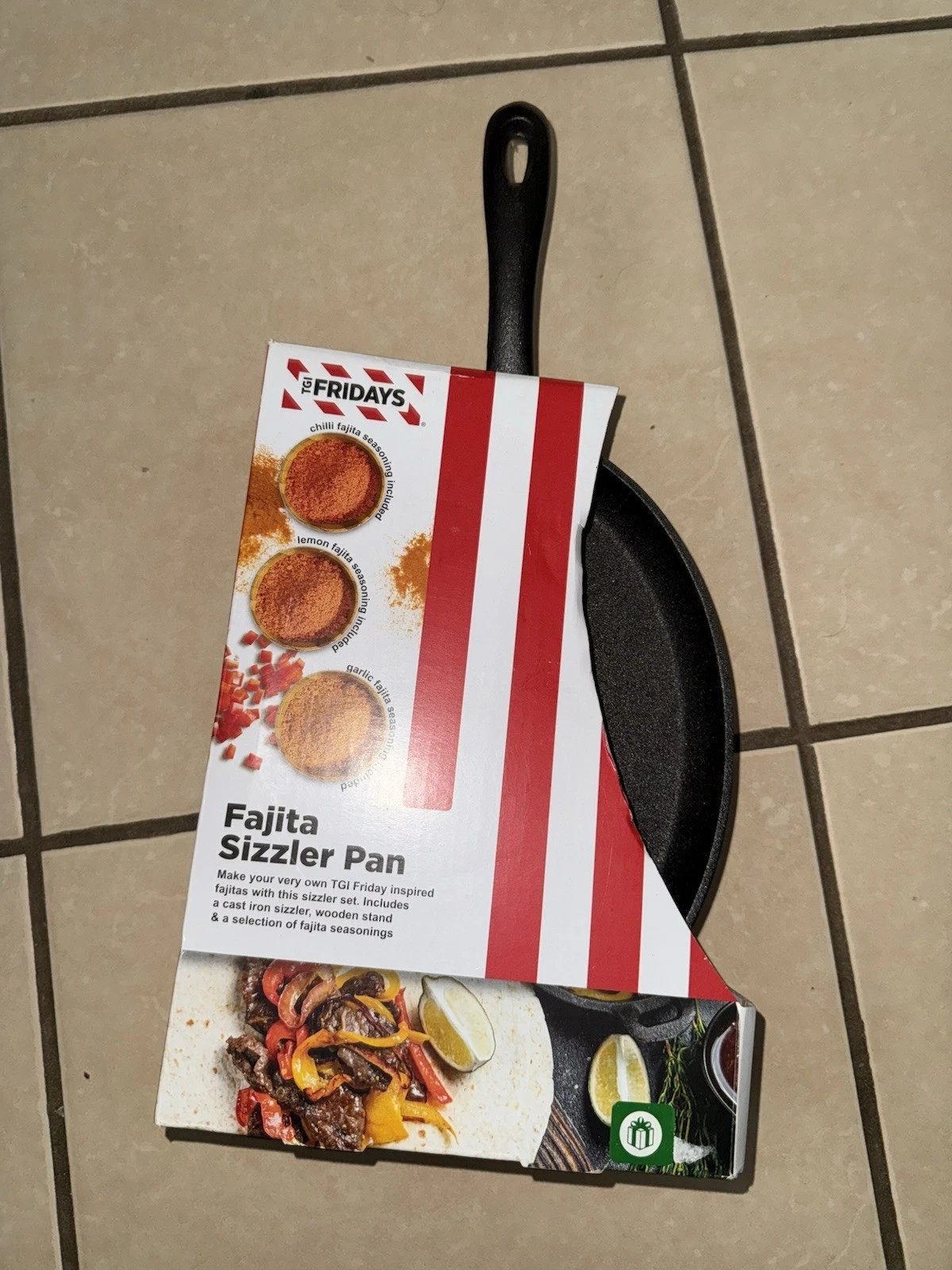 Cast Iron Skillet Pan With Wood Base Trivet - TGI Fridays - Fajita Sizzler New