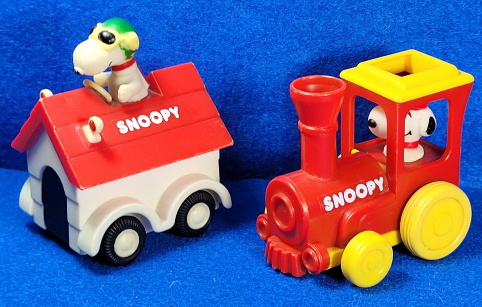 Snoopy 1965 Dog House Race Car & Engineer Snoopy 1958 Aviva Vintage ...