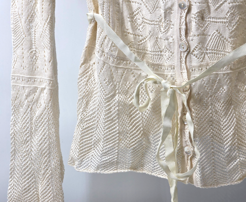 Seide Pointelle Strickjacke S Karen Kane Knopf Neu mit Etikett Earth Angel cremefarbenes Band zum Binden - Bild 5 von 14