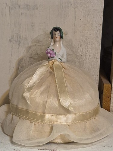 Vintage Half Doll Bride Pin Cushion - Imagen 2 de 13