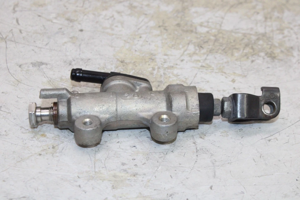 2000 HONDA CBR900RR OEM REAR BACK BRAKE MASTER CYLINDER - Image 4 of 4