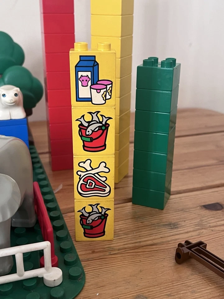 Vintage Lego Duplo Bundle Job Lot Cars Farm Animals Figures  Zoo Circus Base Pla - Image 4 of 4