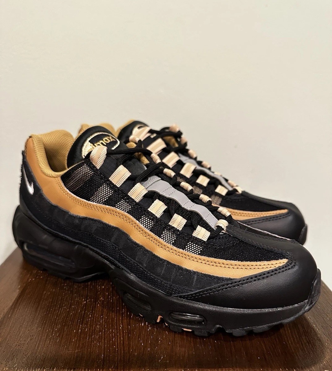 Nike Air Max 95 Men's Size 8.5 Black Elemental Gold Summit White
