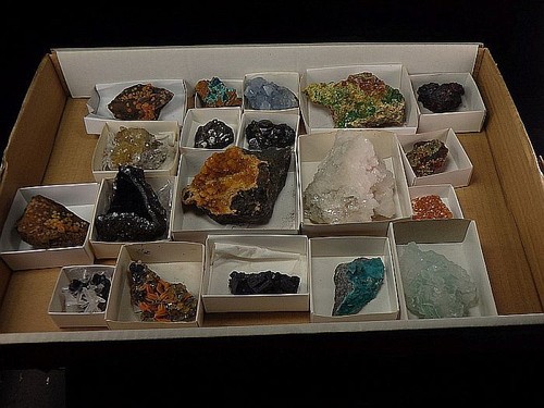19 MINERALS & CRYSTALS - interesting specimens - Picture 2 of 3