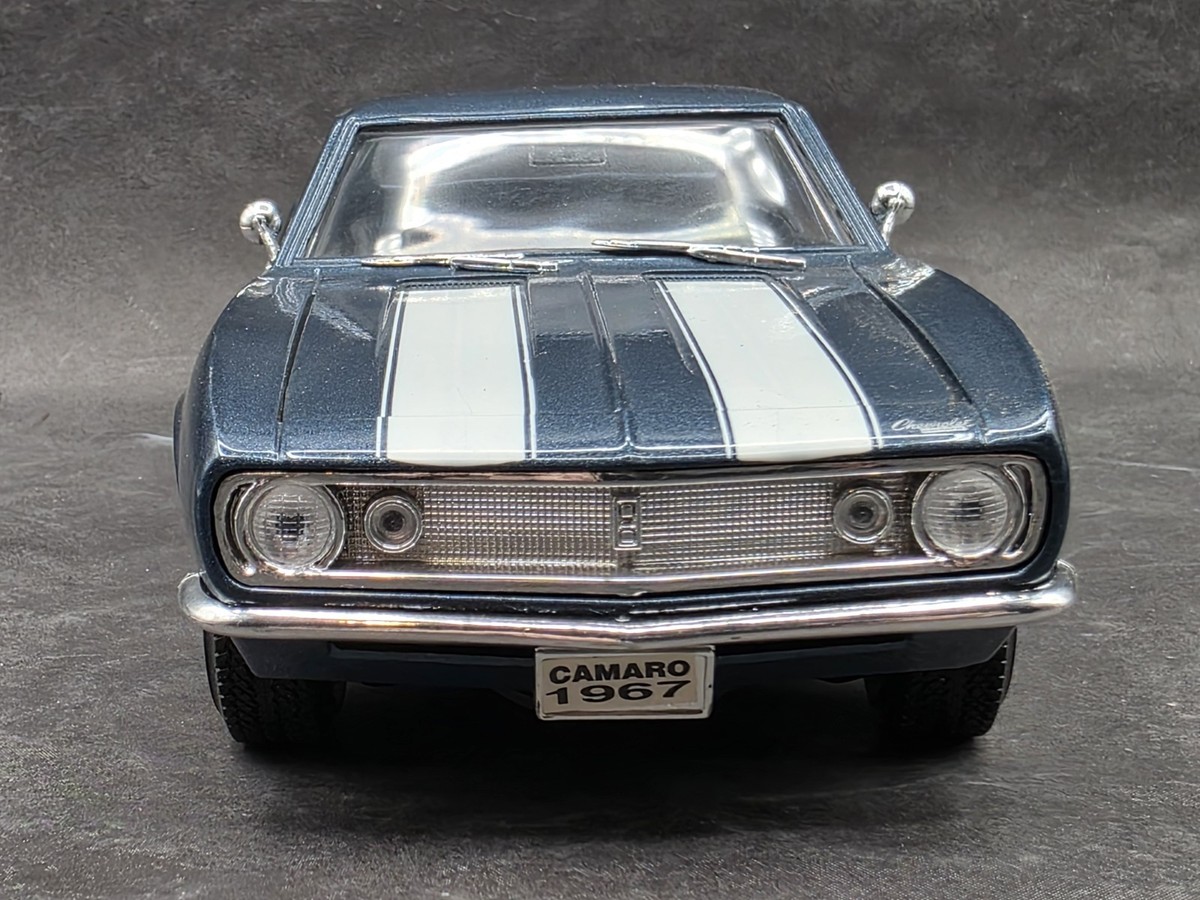 Road Signature 1967 Chevy Camaro Z/28 1:18 Scale Diecast Model Car