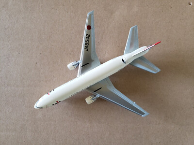1:400 McDonnell Douglas DC-10-40 JAL Japan Airlines JA8542