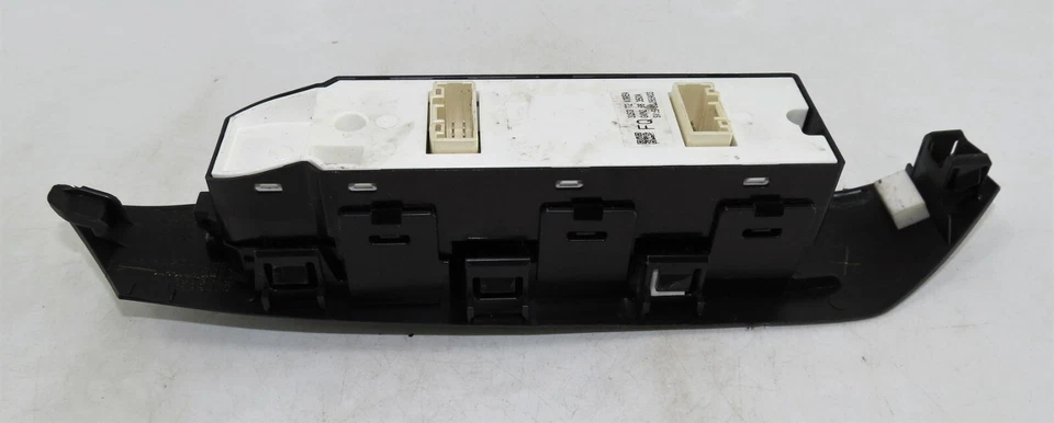 GKM266350A Mazda 6 Mk3 (12-20) Original Rhd Todo Automático Ventana Botón - Imagen 4 de 4