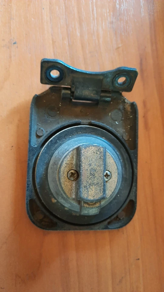 Tapa del tanque de gasolina Kawasaki GPZ550 GPZ1100 GT550 Foto 2 de 2