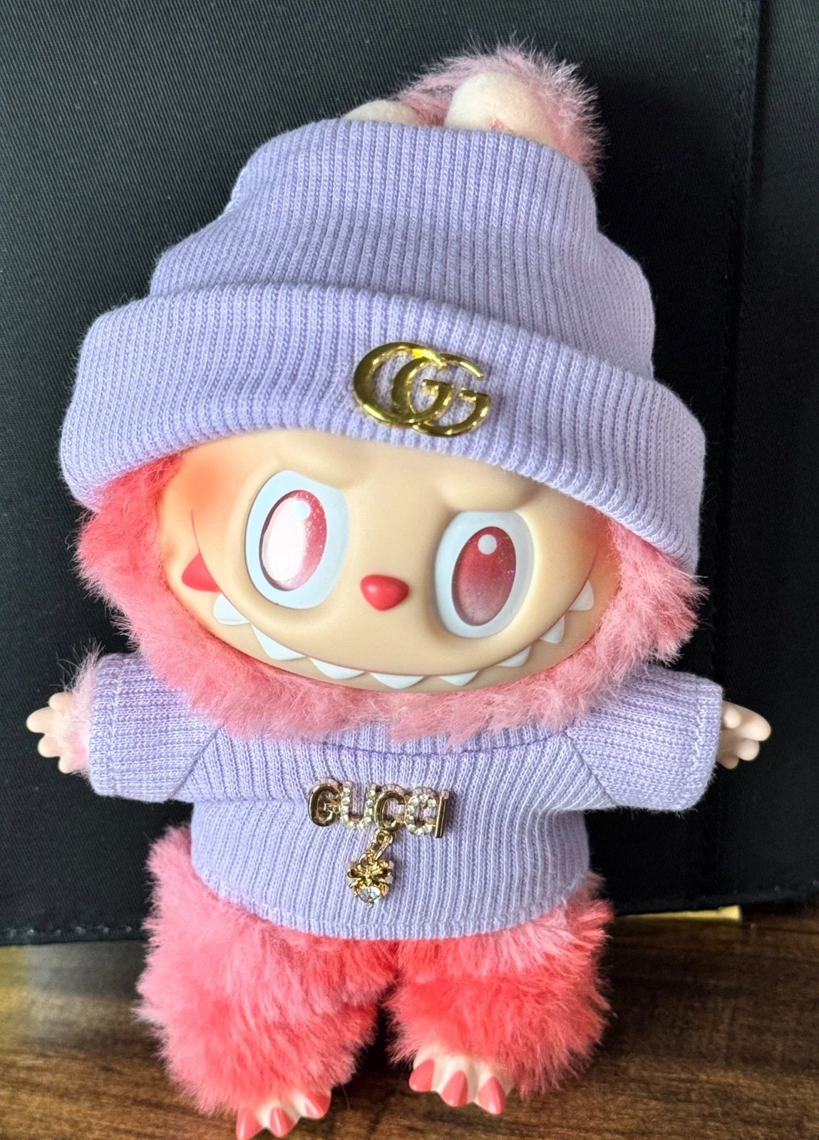 VETEMENTS Abito di ispirazione couture per bambola Labubu "Have a Seat" di ispirazione designer