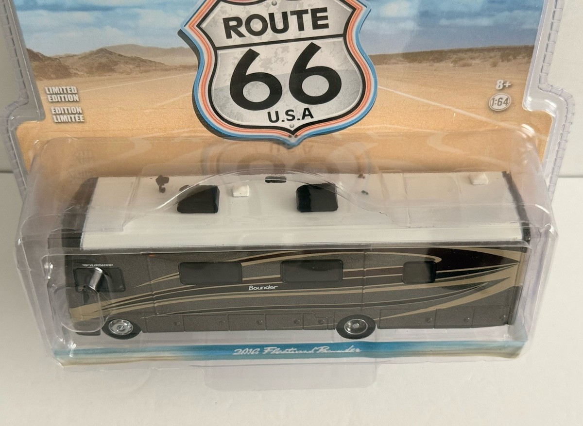 Greenlight Route 66 2016 Fleetwood Bounder RV 1:64 Motorhome New