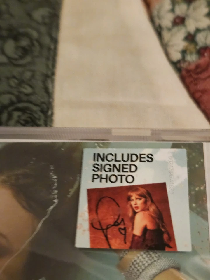 TAYLOR SWIFT THE LIFE OF A SHOWGIRL HANDSIGNED CD'S COMPLETE SET 1-4 NEW&SEALED  - Image 3 of 4