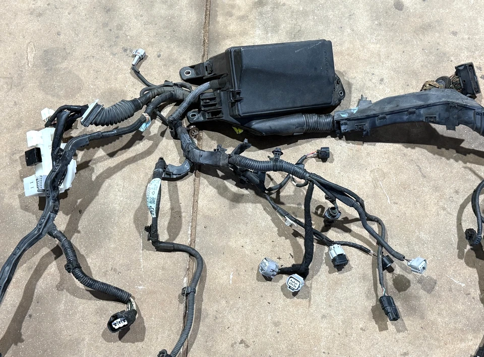 2014 2015 Lexus IS250 Engine Bay Wire Wiring Harness W/Fuse Box 2.5L PO37 OEM - Image 4 of 4