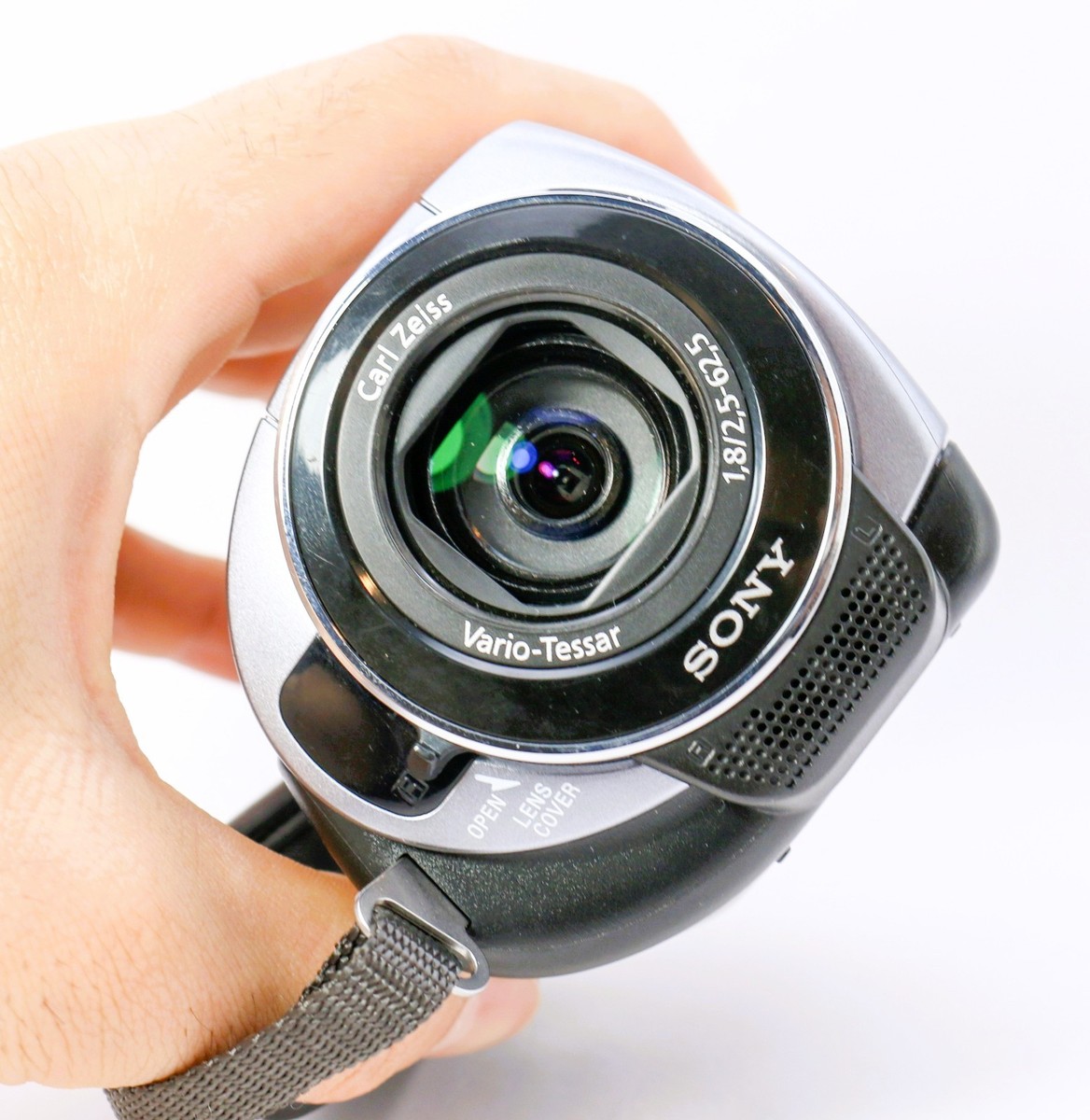 Sony Handycam DCR-SR82 Camcorder 60GB HDD 25x Zoom NightShot Plus