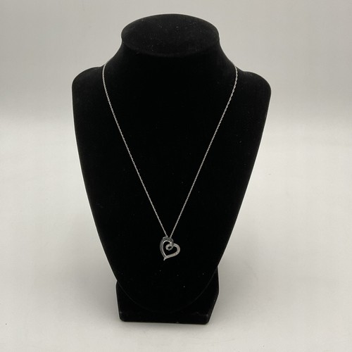 KAY JEWELERS STERLING SILVER BLACK AND CLEAR DIAMONDS HEART NECKLACE 9.5” LENGTH