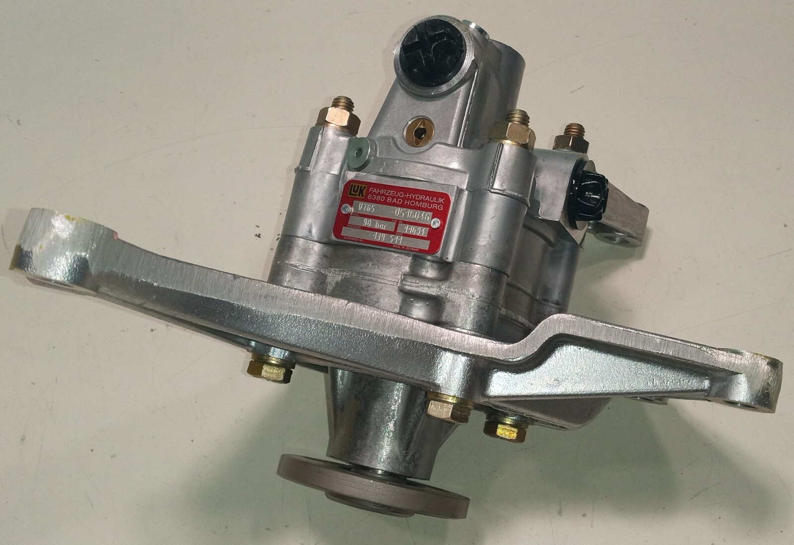 Ferrari Mondial Steering Hydraulic Pump_139511_Coupe_Cabrio_With Brackets_OE