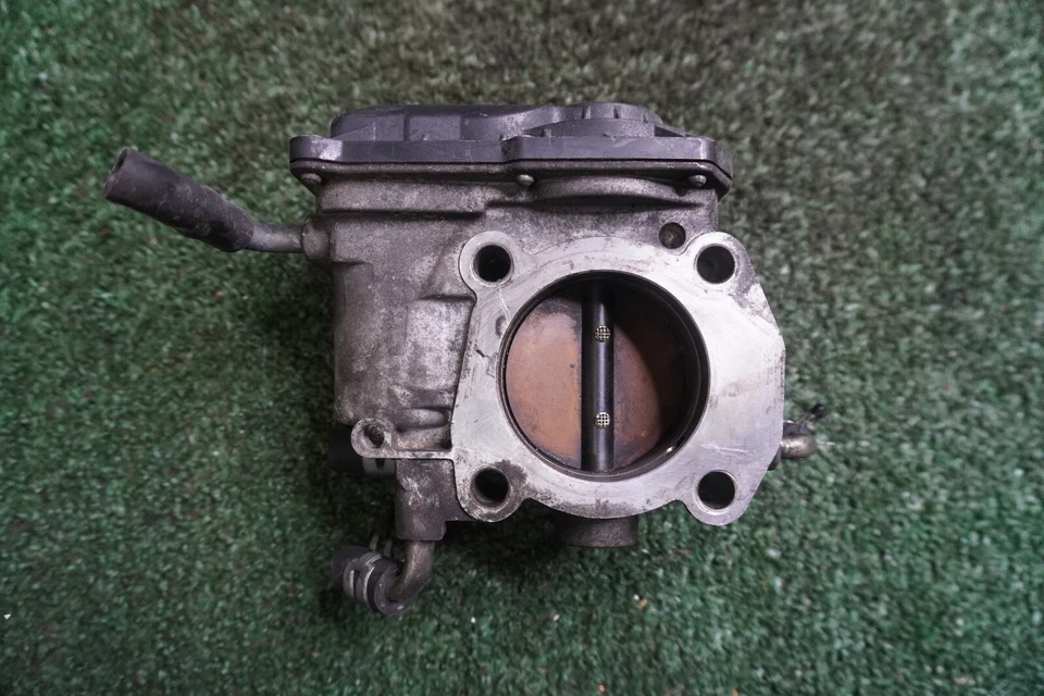 Toyota Scion TC 2005 2006 2,4 L carrocería del acelerador fabricante original 137 k millas 2203028060 Foto 3 de 3