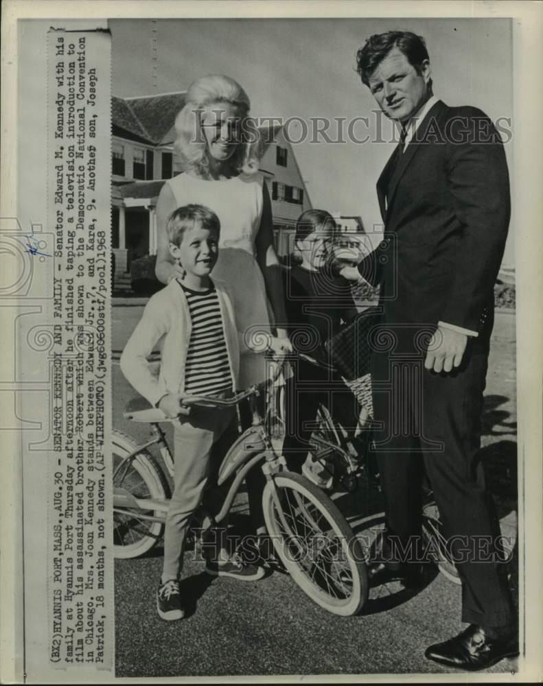 1968 Press Photo Senator Edward M. Kennedy and Family at Hyannis