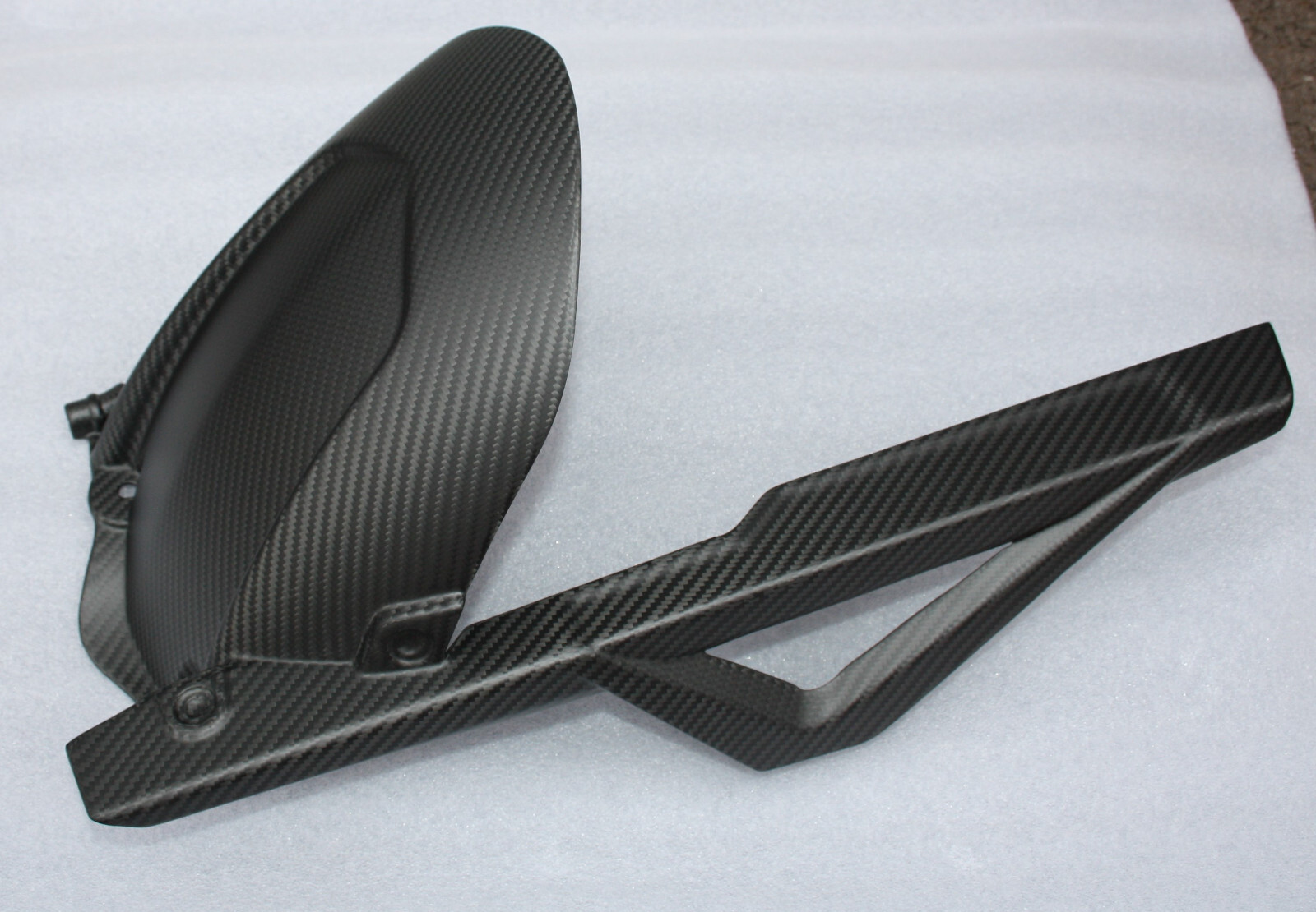 Lèche-roue de protection en carbone mat pour Aprilia Tuono V4 et RSV4 de 2021 à 2025