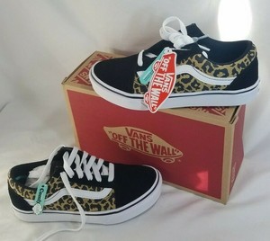 foto sepatu vans leopard