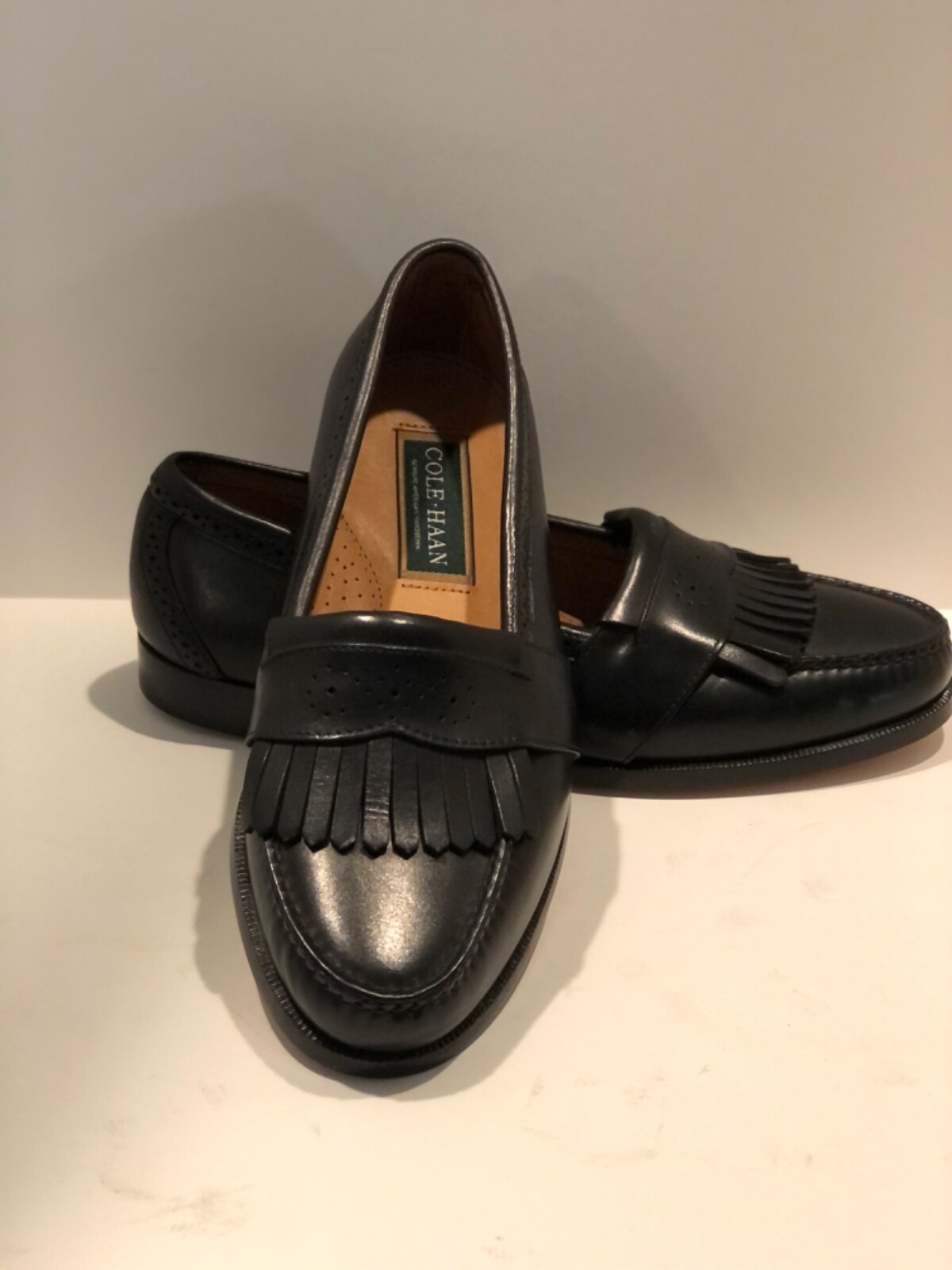 NWOT COLE  HAAN ITALY HANDMADE BLACK LEATHER KILTIE MOC TOE LOAFERS SZ 8 D