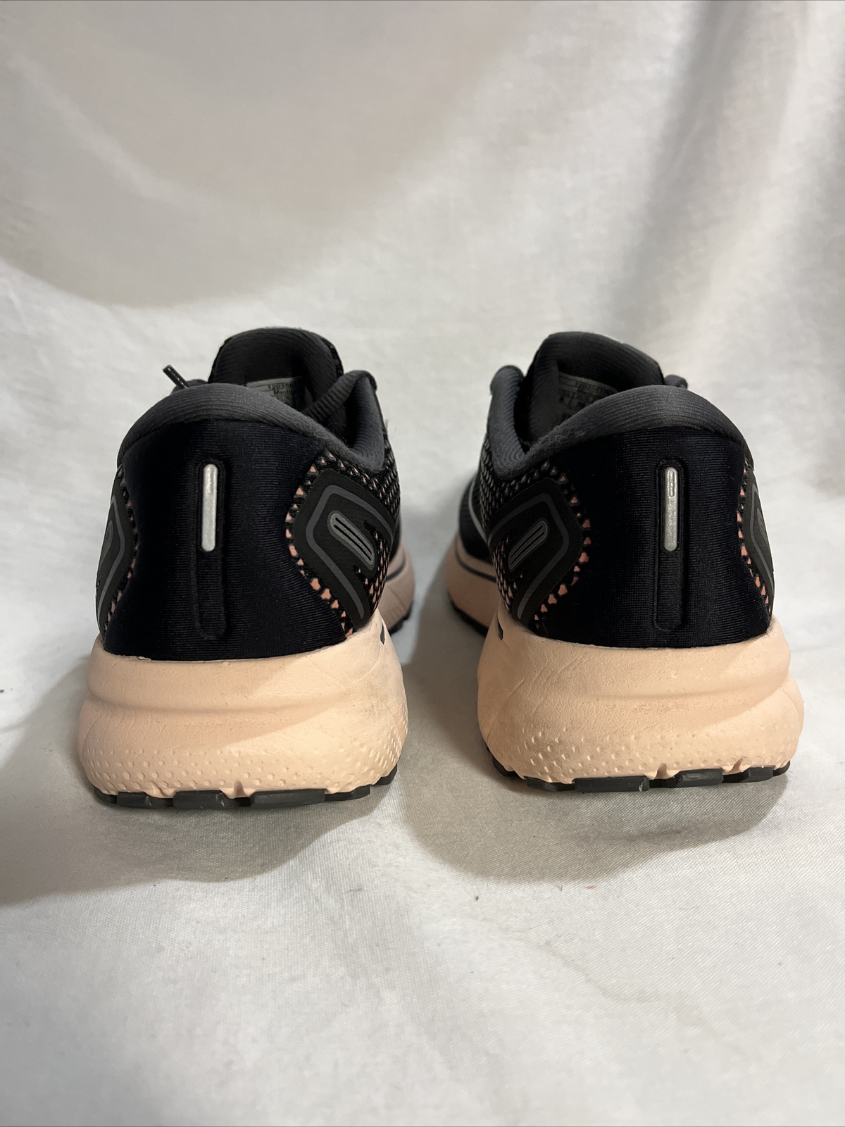 BROOKS WOMEN'S GHOST 14 BLACK/PEARL/PEACH (1203561B… Gem