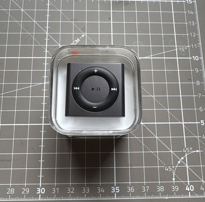 Apple iPod Shuffle 4. Generation 2GB Black 2015 - A1373 Neu und Versiegelt OVP