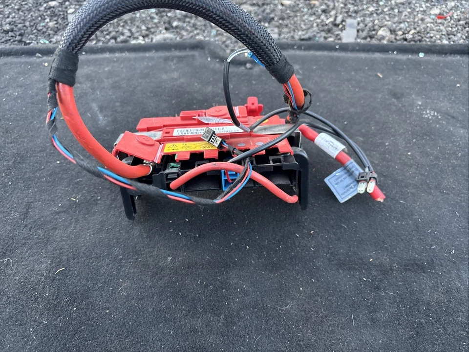 OEM 2007 BMW 328i 3L Battery Power Distribution Box - Image 3 of 4