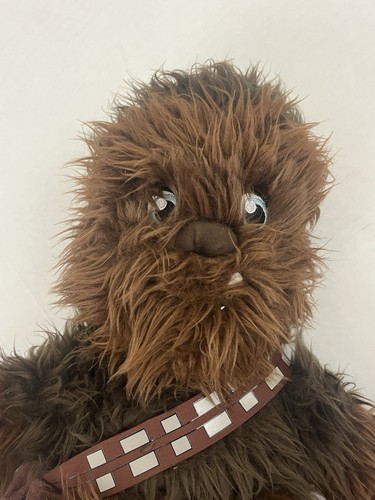 Juguete de peluche Disney Star Wars Big Feet Foot Chewbacca 17" Galaxy's Edge - Imagen 3 de 4