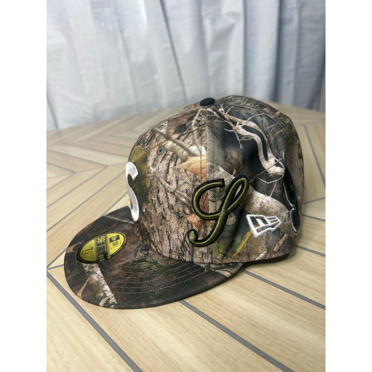 Supreme newera リアルツリー 7 1/2 Supreme 7 1/2 RealTree Leaf Camo Multi S Logo Fitted Hat New Era
