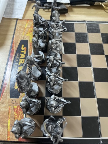 Vintage Star Wars Saga Edition Chess Set / Parker Brothers 2005 Missing 1 Piece - Picture 2 of 10