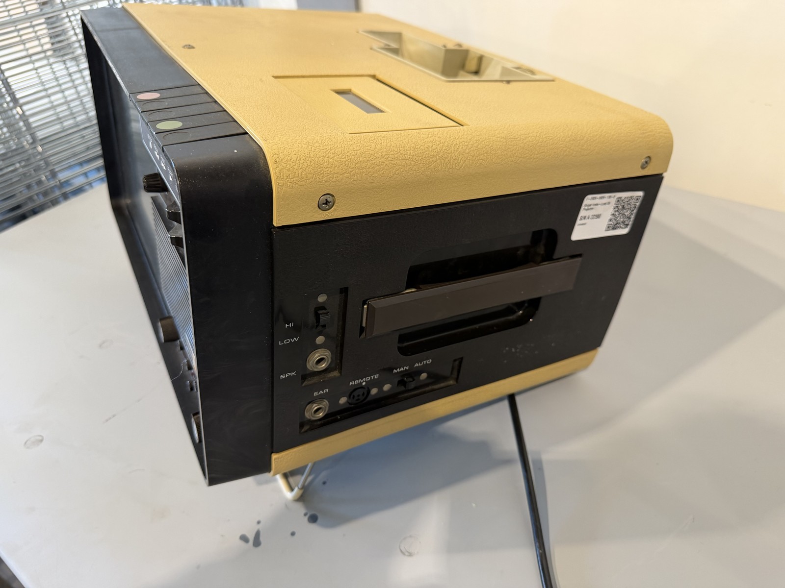 Singer Insta-Load 35 Sound Filmstrip Projector Built-In Screen Cassette AS-IS