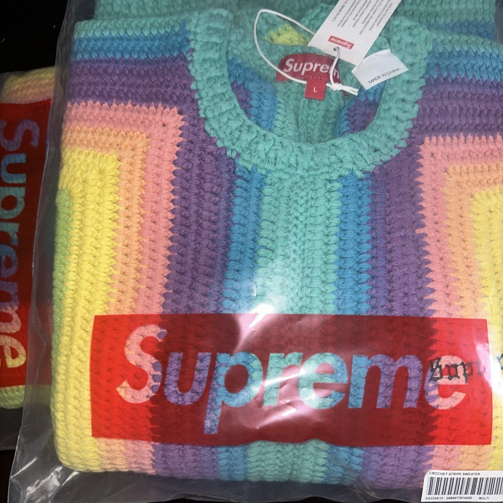 Pull au crochet à main Supreme SS22   L   multicolore