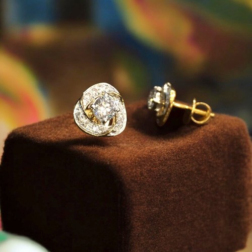 Pave 0.90 Cts Round Brilliant Cut Diamonds Solitaire Stud Earrings in 18K Gold - Picture 3 of 5