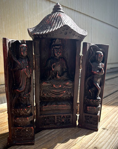 Buddhist Shrine with Hinged Doors, Seated Figure & Attendants Resin 9” NICE