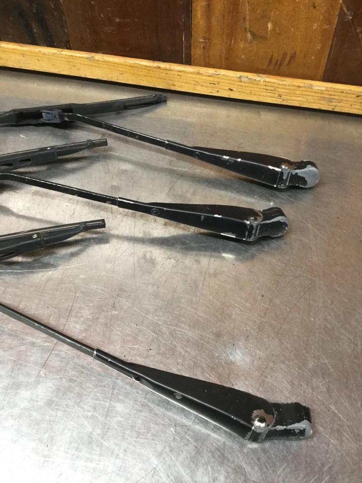 MG MGB 1973-80 • Brazos limpiaparabrisas originales (x3). Usado. KMG1541 Foto 3 de 4