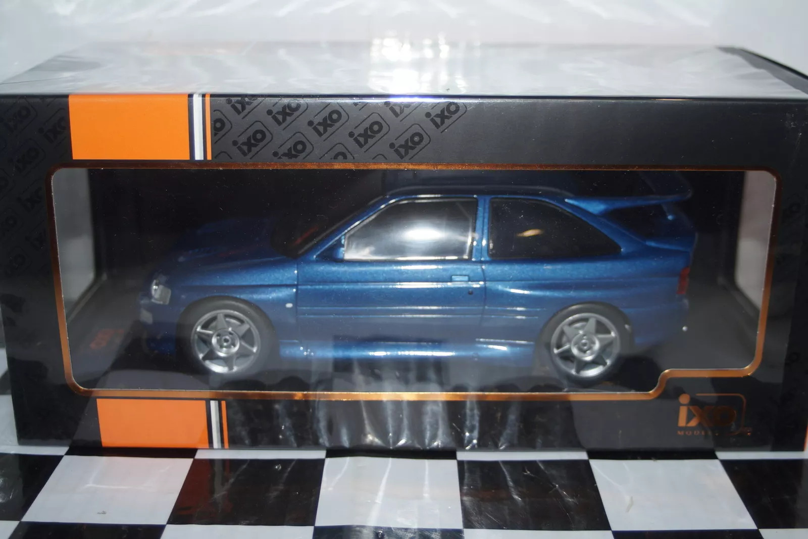 IXO Ford Escort RS Cosworth 1996 Roadcar Ready to Race 1:18 18RMC180.22