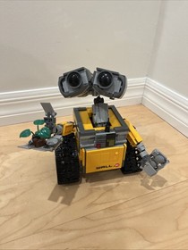 LEGO Wall-E (NOT REAL LEGO) Missing 2 Pieces Good Condition. No Box