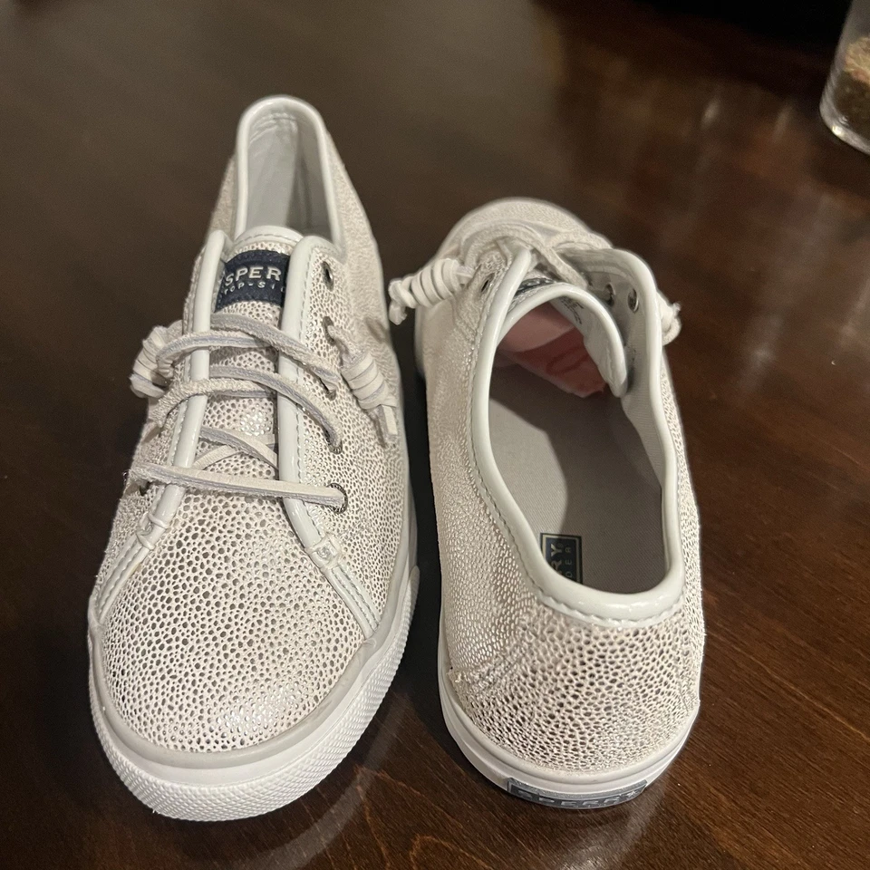Zapatilla deportiva Sperry Seacoast plateada blanca metálica de caña baja 9,5 Foto 2 de 4