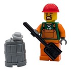 LEGO figurine ouvrier orange/vert casque pelle cube roches construction