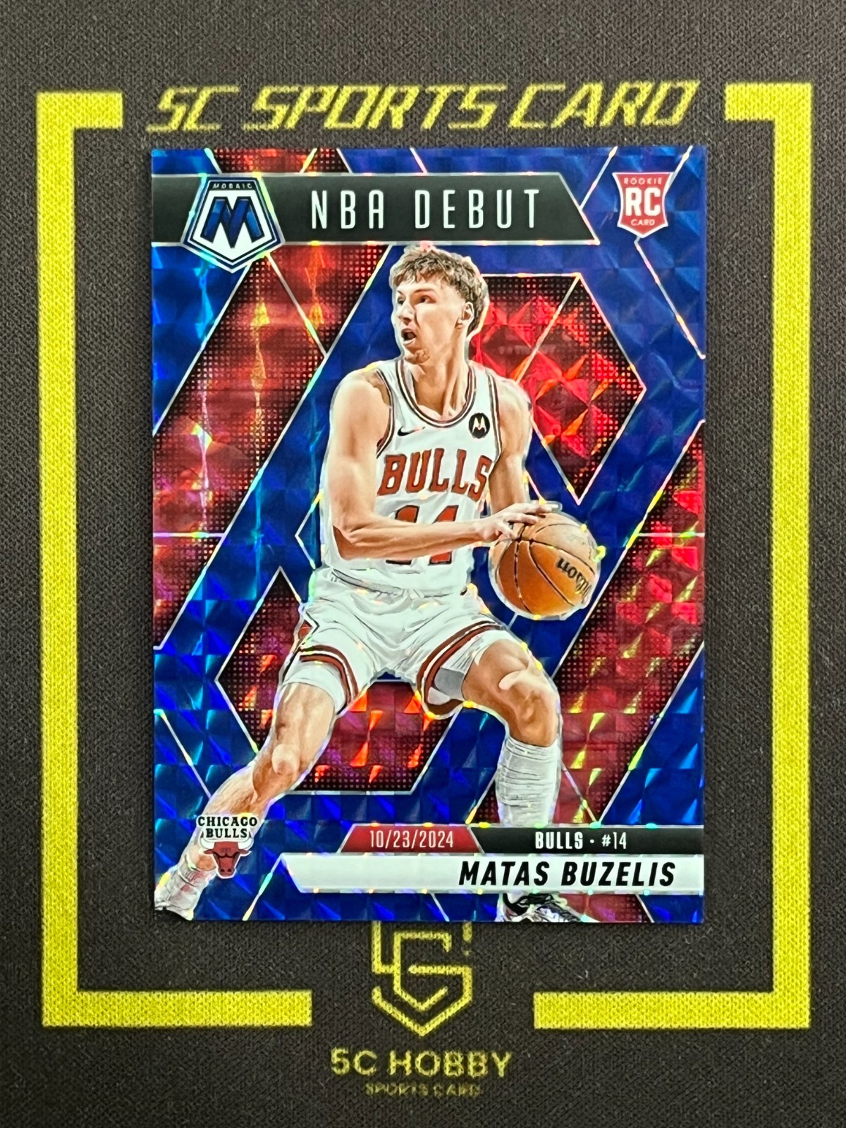 2024-25 Panini Mosaic Rookie Debut Blue Prizm/199 Matas Buzelis FCOX