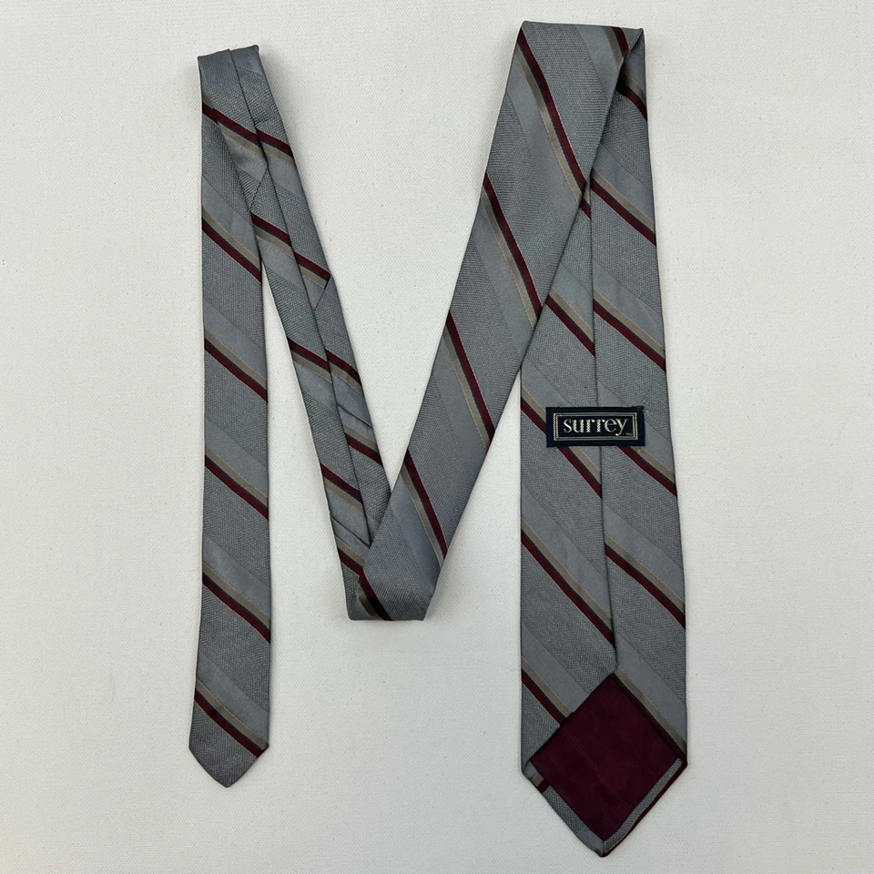 Gravata Surrey masculina listra cinza amarrada skinny tecido clássico curta 55 1/8" x 3" - Imagem 3 de 4